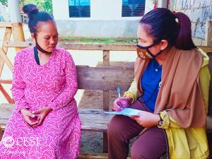 CFSI staff (right) interviews household head (left) for the social amelioration program of the Philippine government. This is part of augmenting support to the local government of Marawi during the field validation of beneficiaries for the said program. 