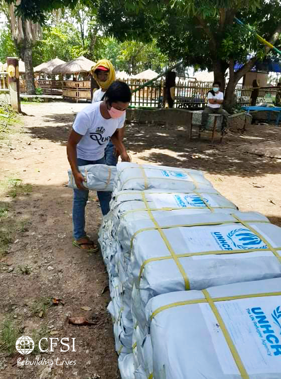 UNHCR provided the relief items for distribution to IDPs.